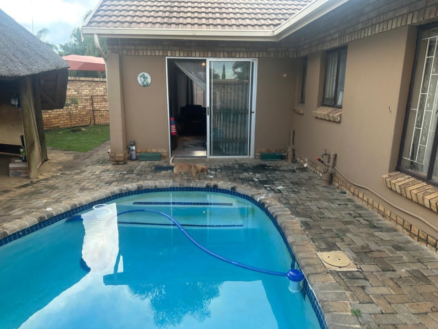 5 Bedroom Property for Sale in Waterval East North West